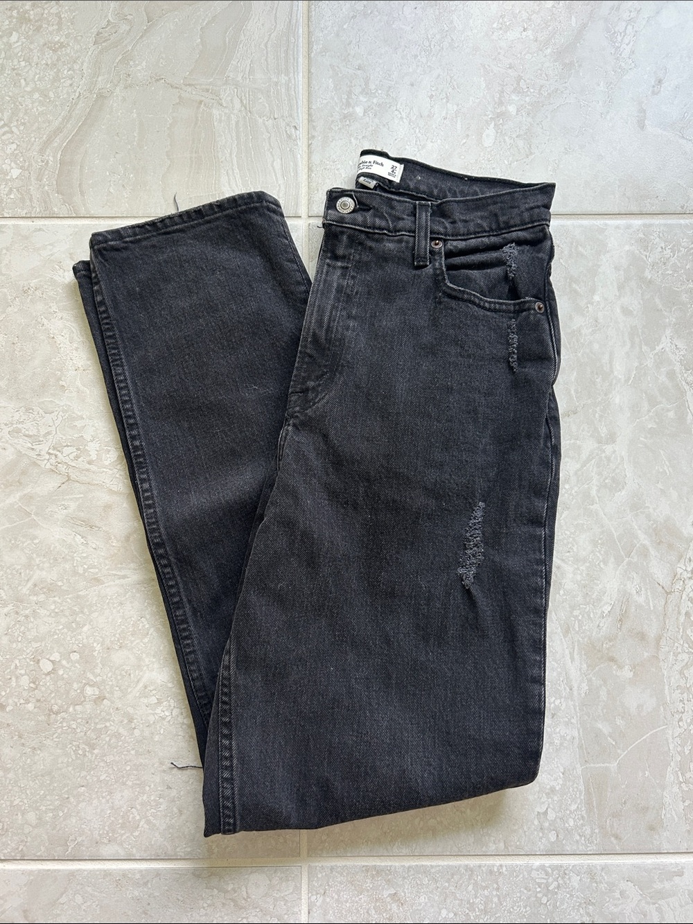 Abercrombie The 90s Straight Ultra High Rise Curve Love